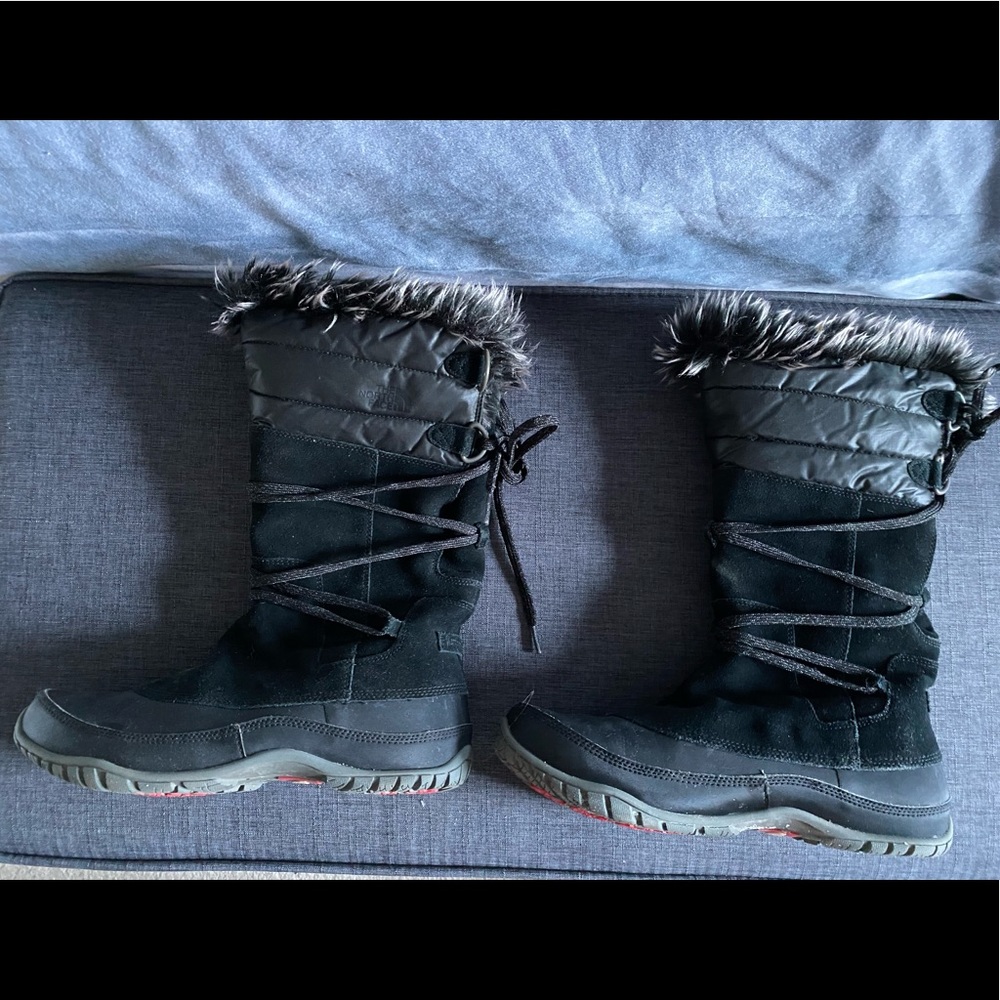 The North Face women’s  lace up snow boots size 10